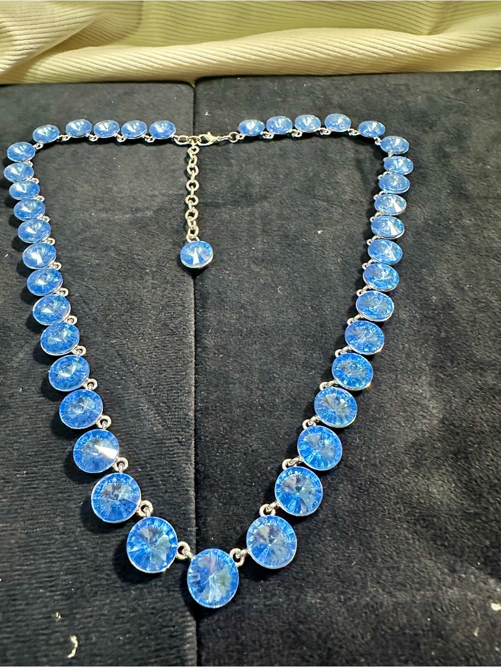 Vtg: Sky Blue Rivoli Glass Necklace - Picture 4 of 7